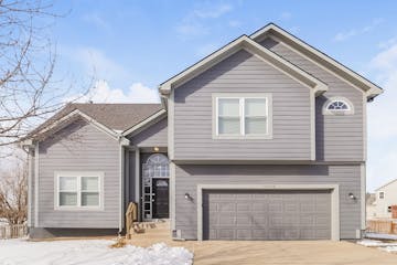 19098 W 164TH TER OLATHE, KS 66062